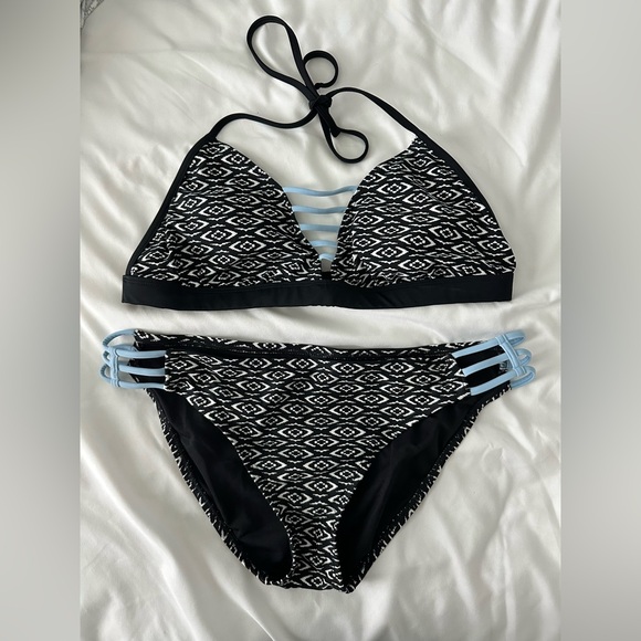 Ambrielle Black Bikini Top - Picture 1 of 4